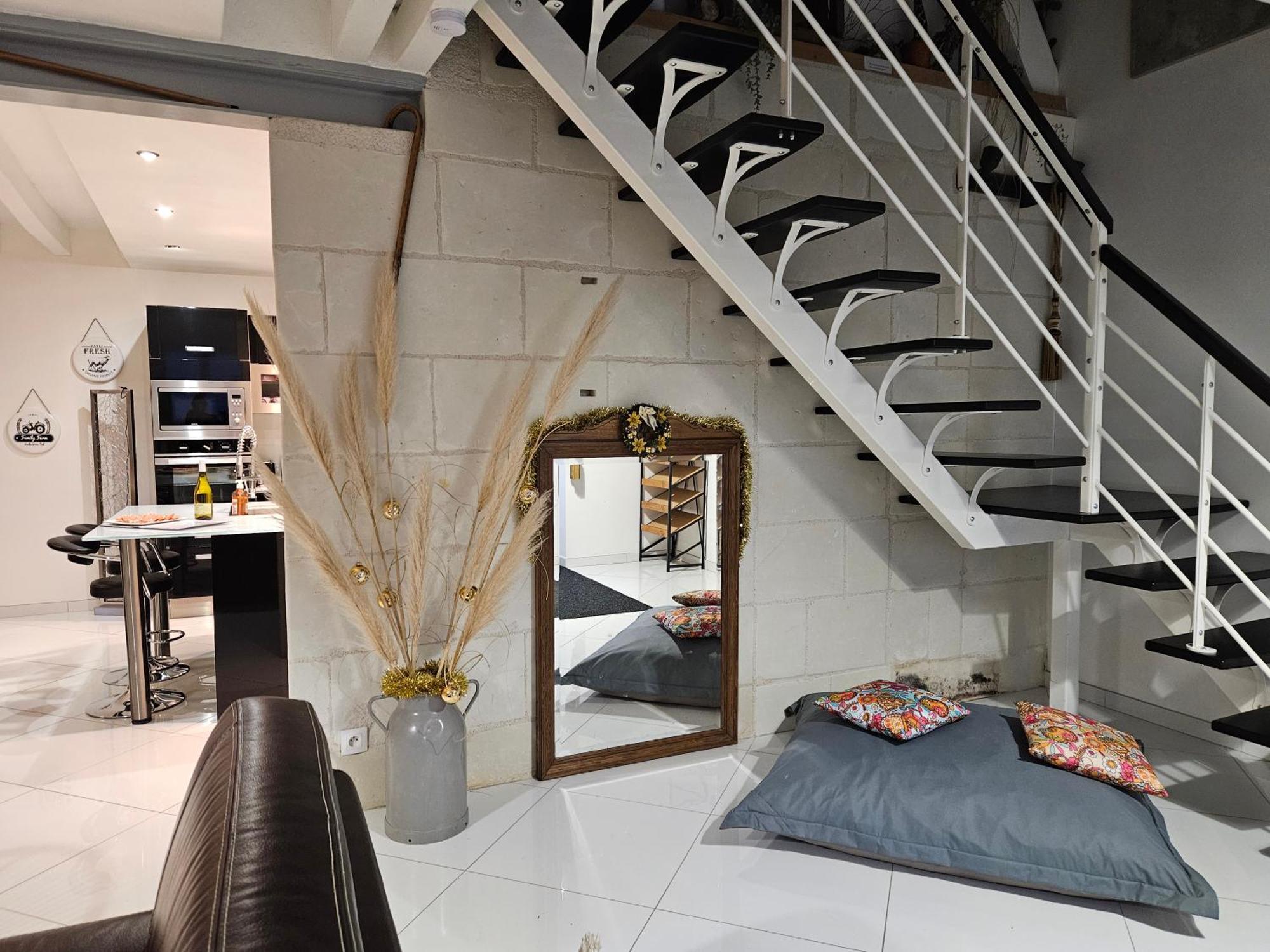 Comme A La Maison Couffy Exterior photo